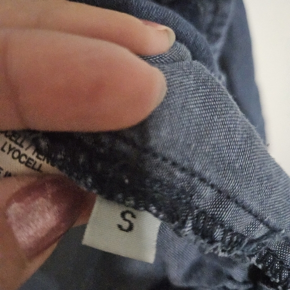 Bella Dahl chambray button down vneck top Size small - Picture 7 of 9